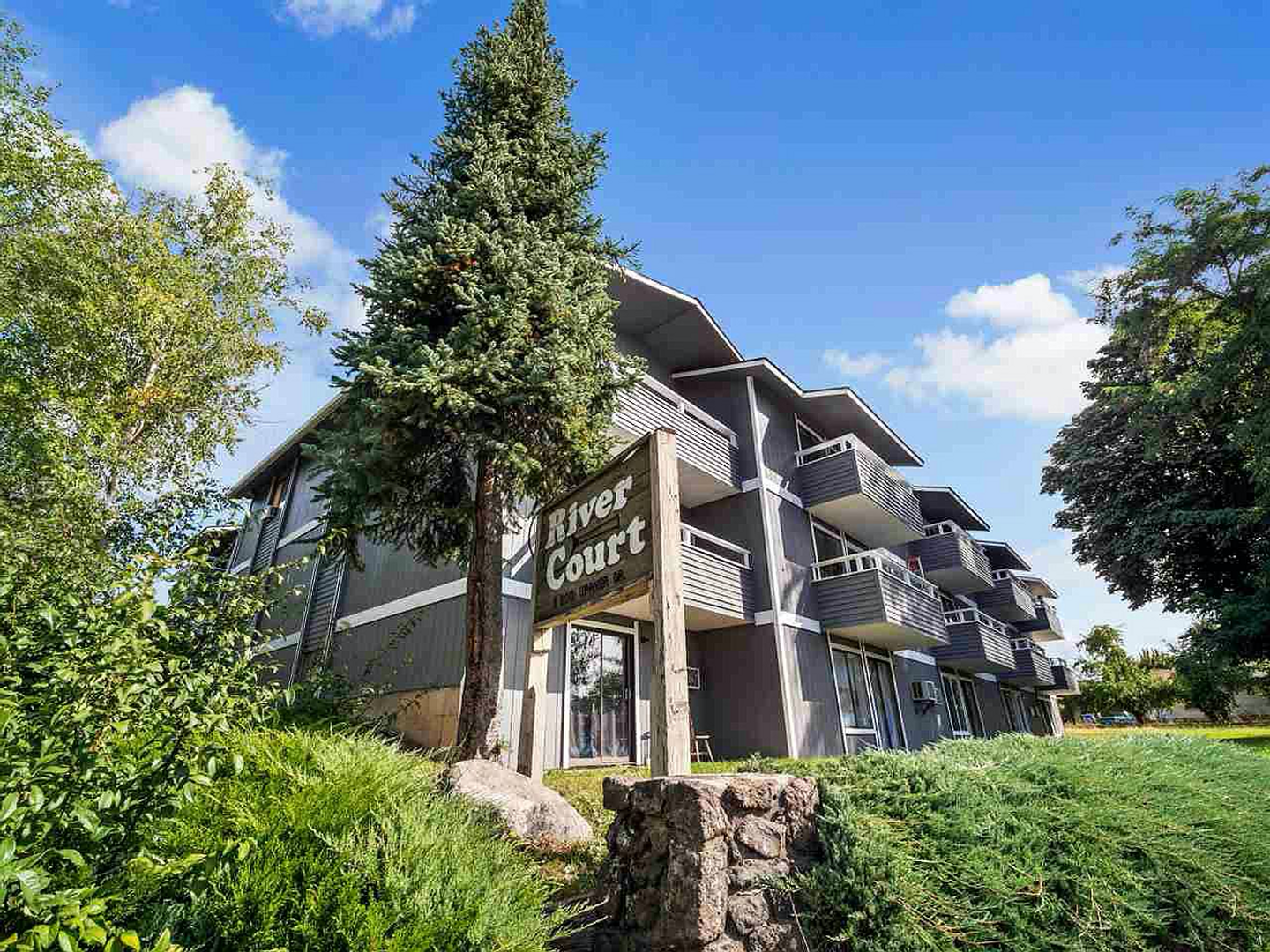 Spokane Apartment: 3001 E Upriver Dr