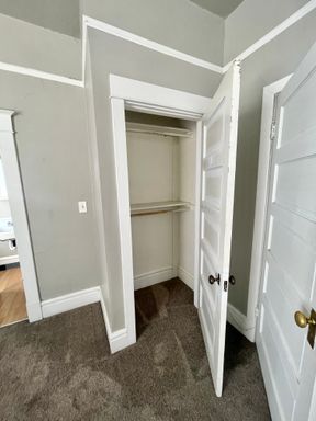 Listing photo thumbnail