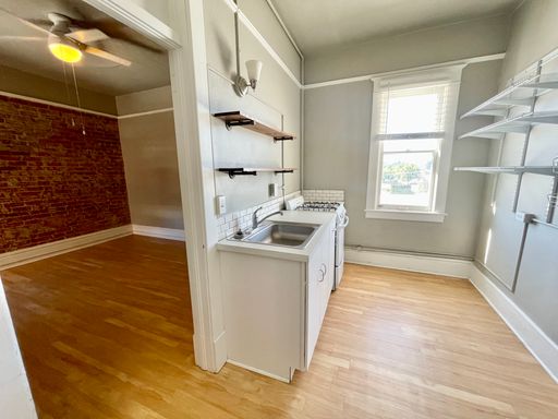 Listing photo thumbnail