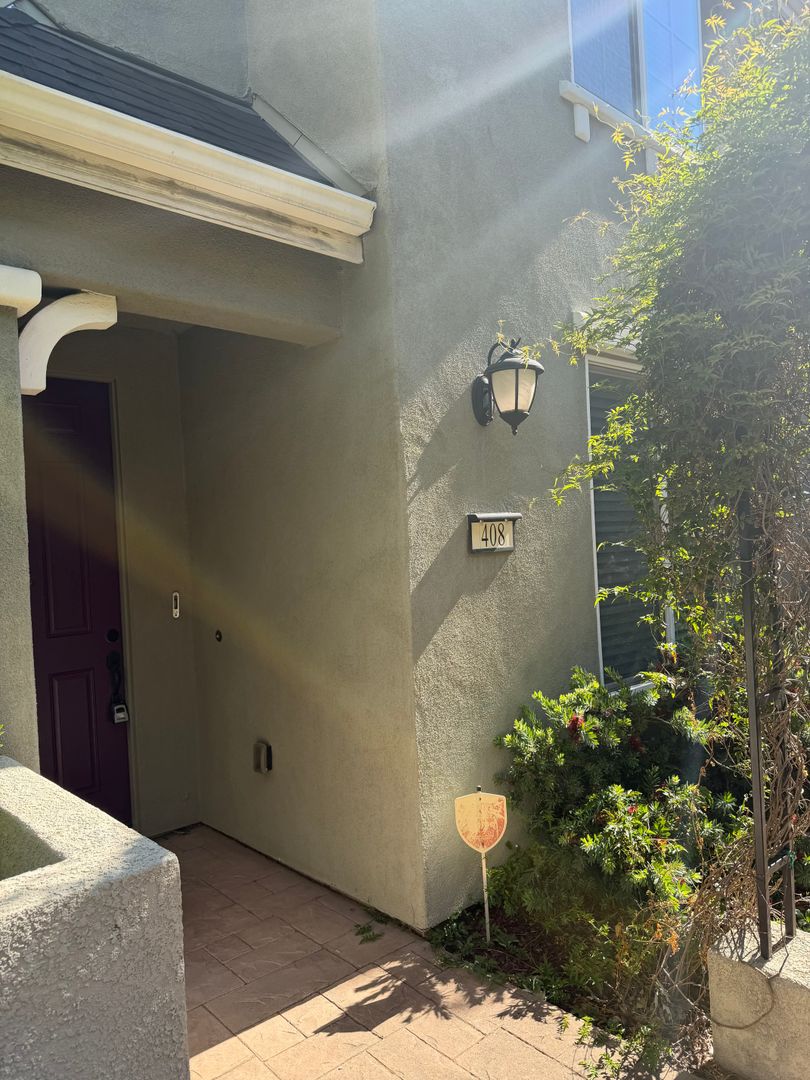 Roseville House: 408 Dormarin Pl
