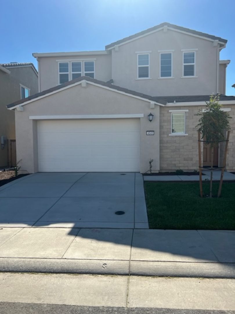 Roseville House: 4049 Sprout St