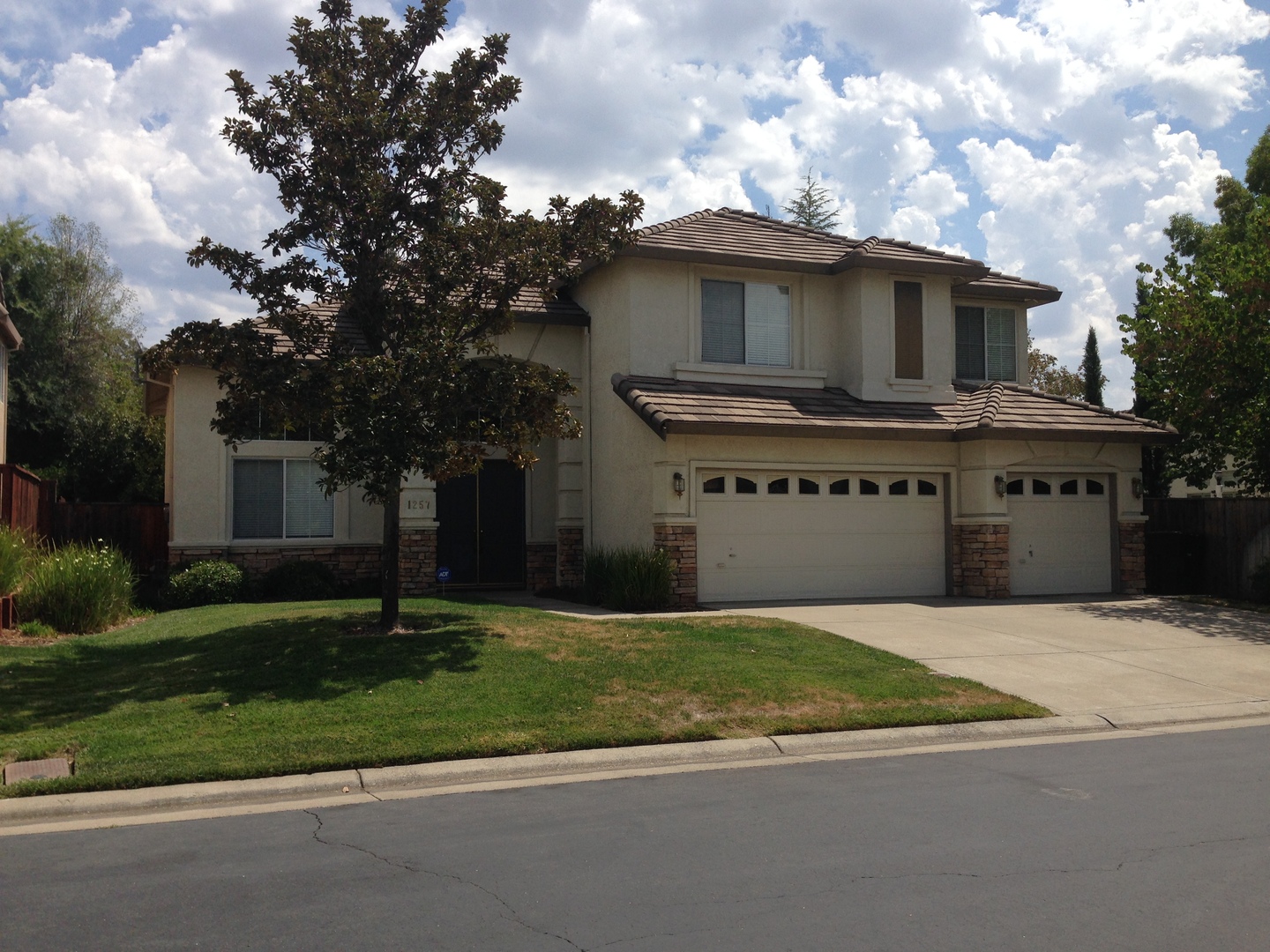 Roseville House: 1257 Mercedes Drive