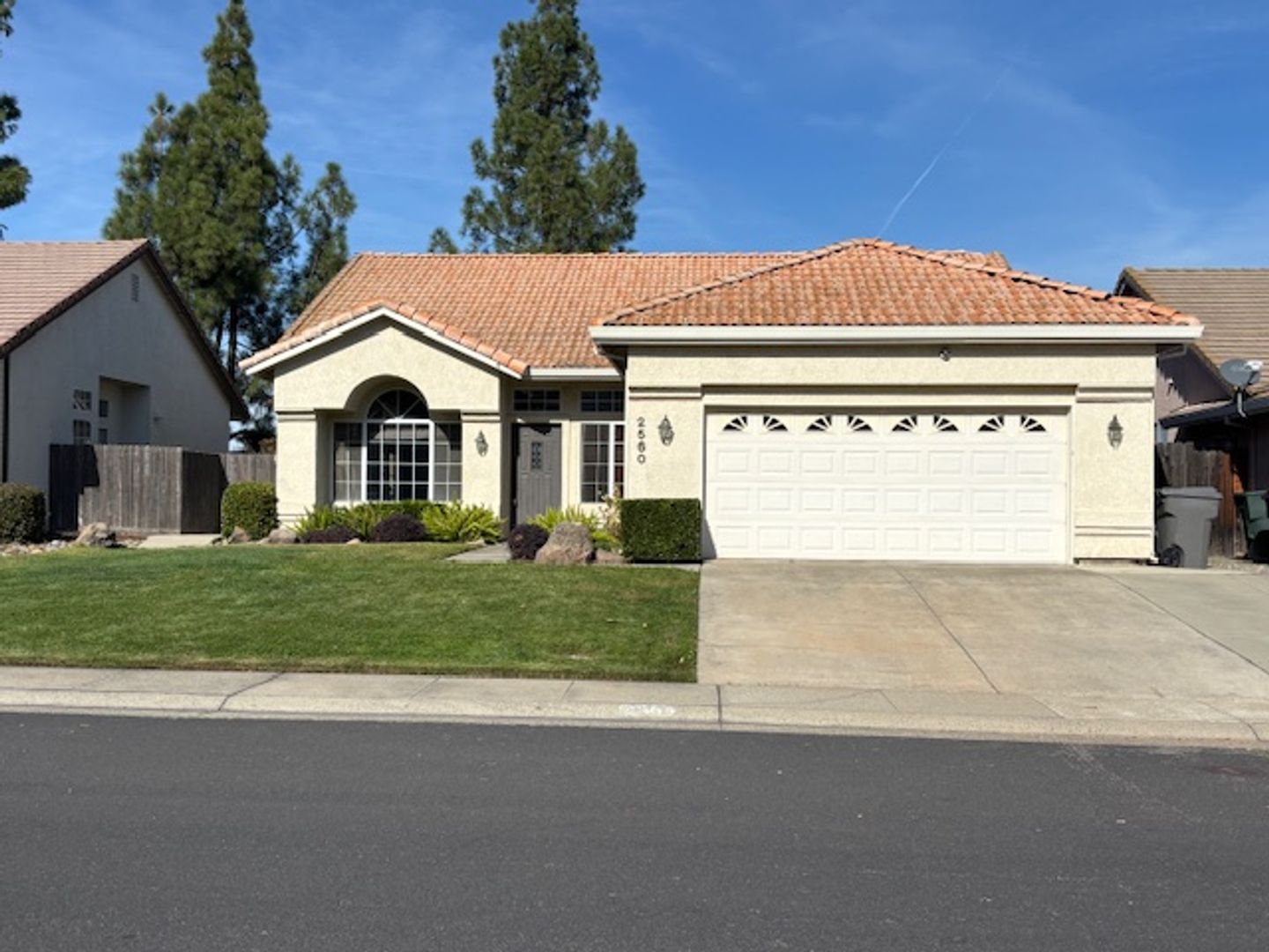 Roseville House: 2560 Du Bois Dr,