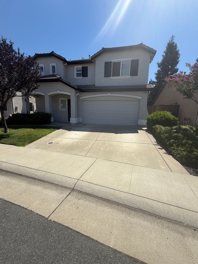 Roseville House: 1425 Blue Squirrel St