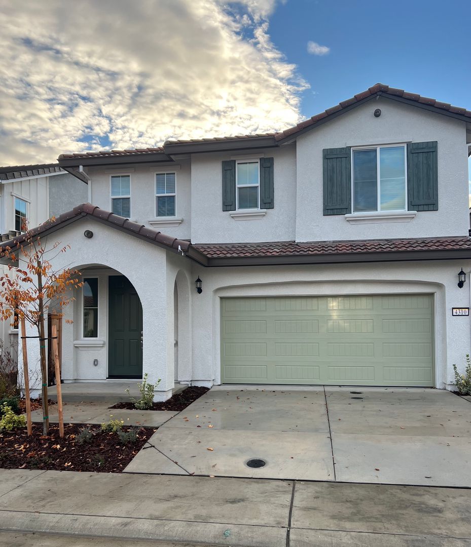 Rocklin House: 4310 White Fir Loop