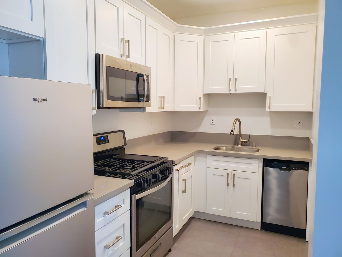 Burbank Apartment: 220 E. Valencia Ave.