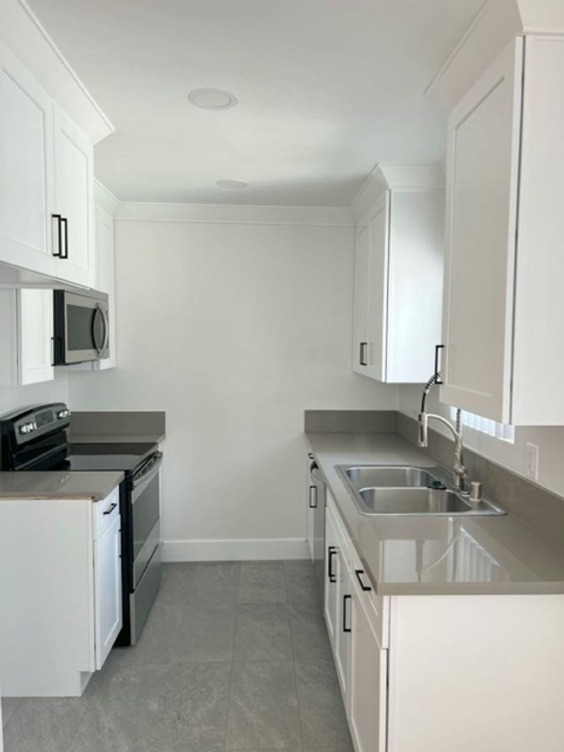 Los Angeles Apartment: 3706 Mentone Ave.