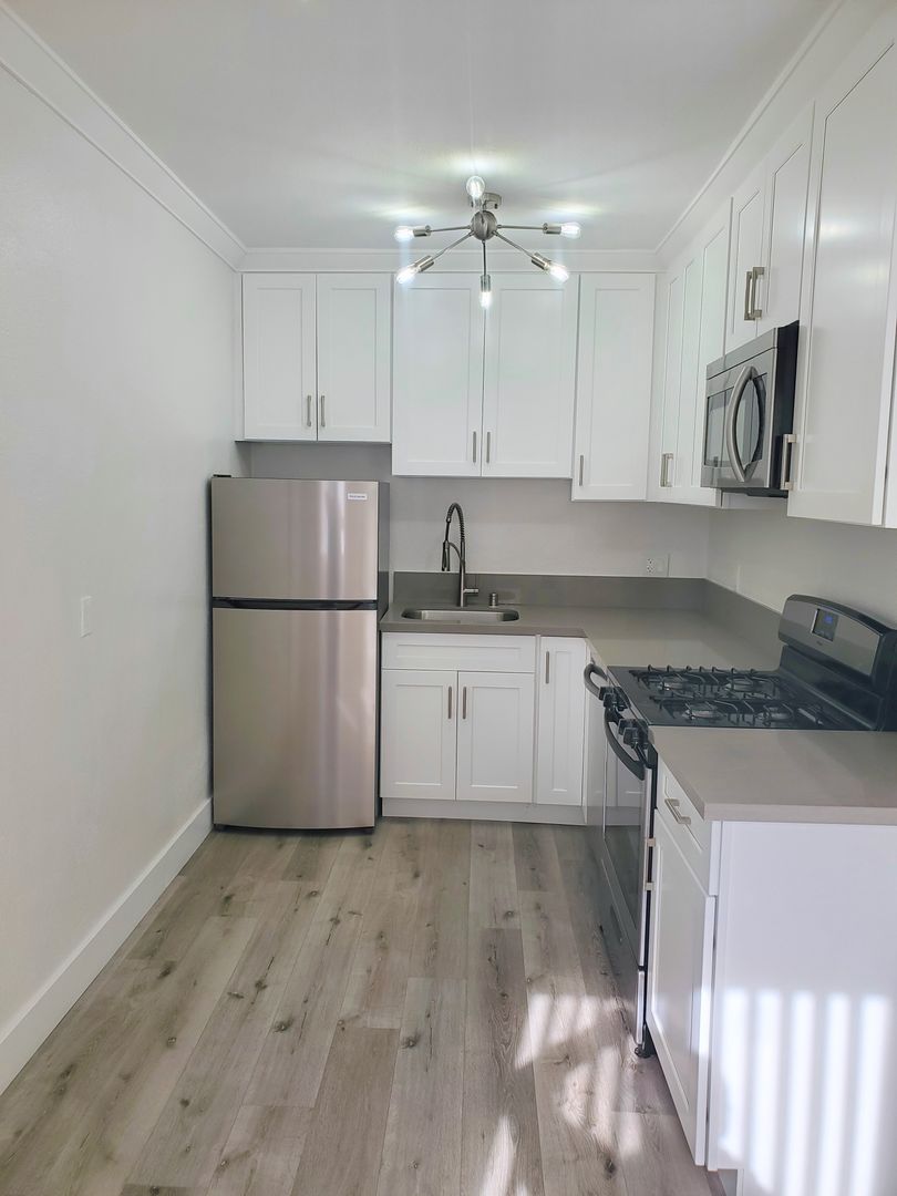 Sherman Oaks Apartment: 4540 Hazeltine Ave.