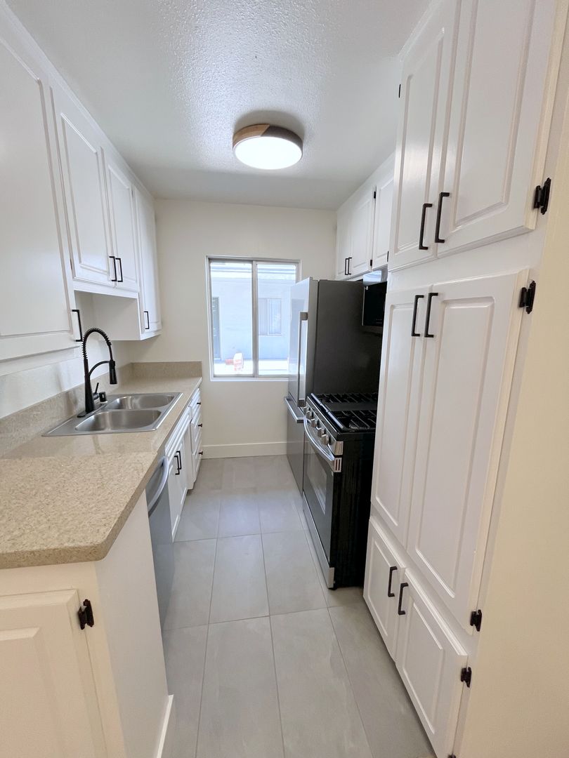 Los Angeles Apartment: 1322 S. Centinela Ave.