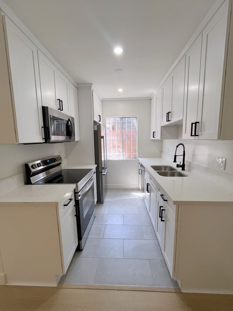 Long Beach Apartment: 761 Rose Ave.