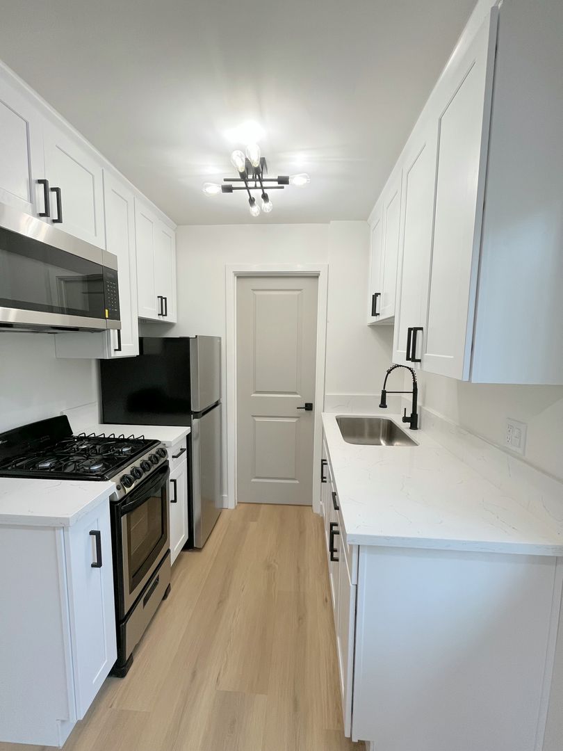 Los Angeles Apartment: 1024 W. 24th St.