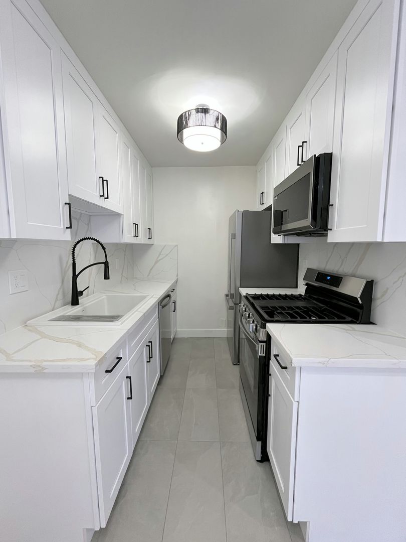 Santa Monica Apartment: 838 Lincoln Blvd