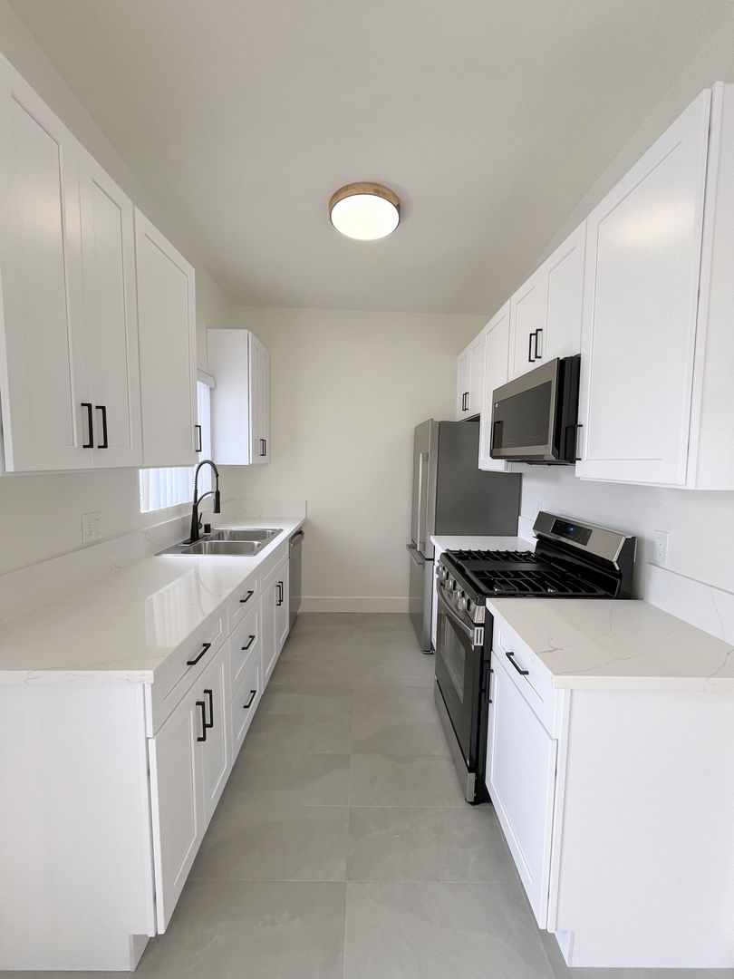 Los Angeles Apartment: 1322 S. Centinela Ave.