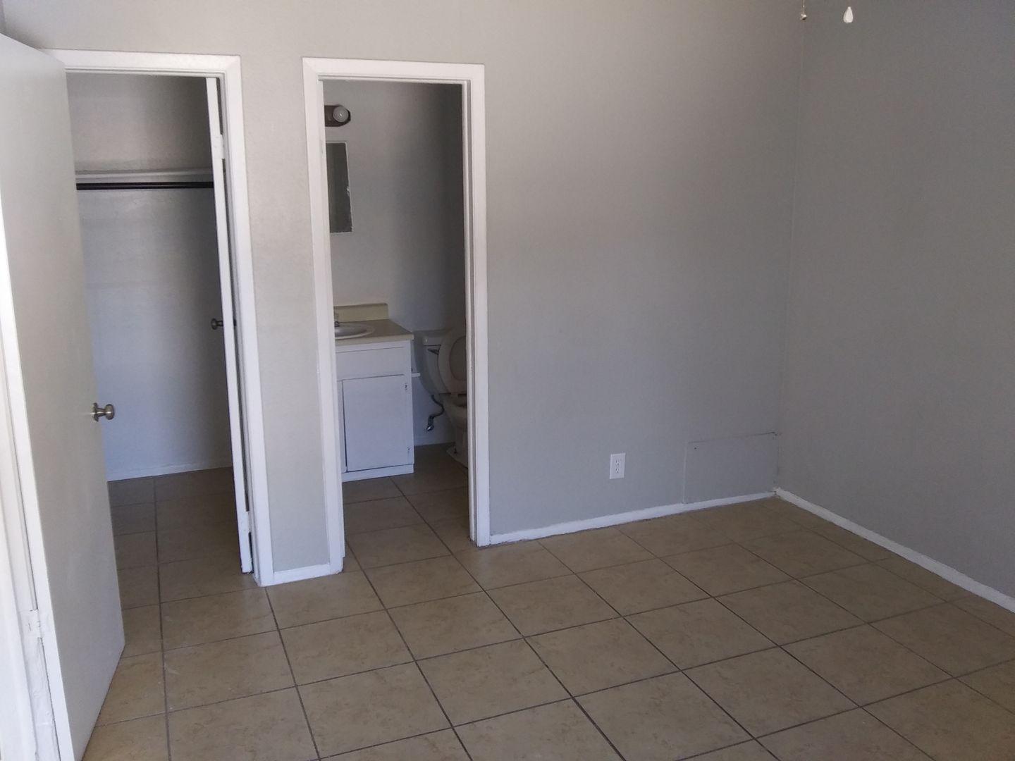 El Paso Apartment: 8740 Gateway North Blvd