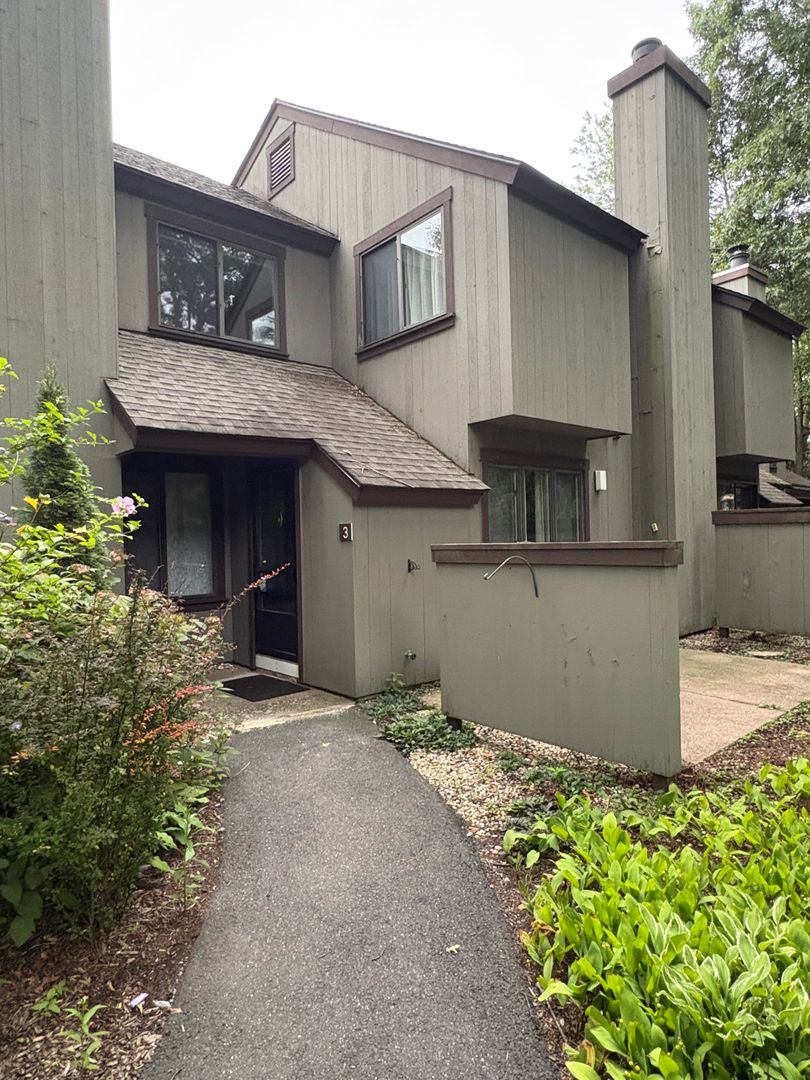 Avon House: 3 Willow Ln