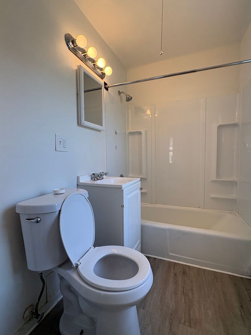 Manchester Apartment: 291 Spruce Street