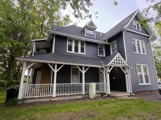 2bed/1Bath with office room Apartment in Portland CT!