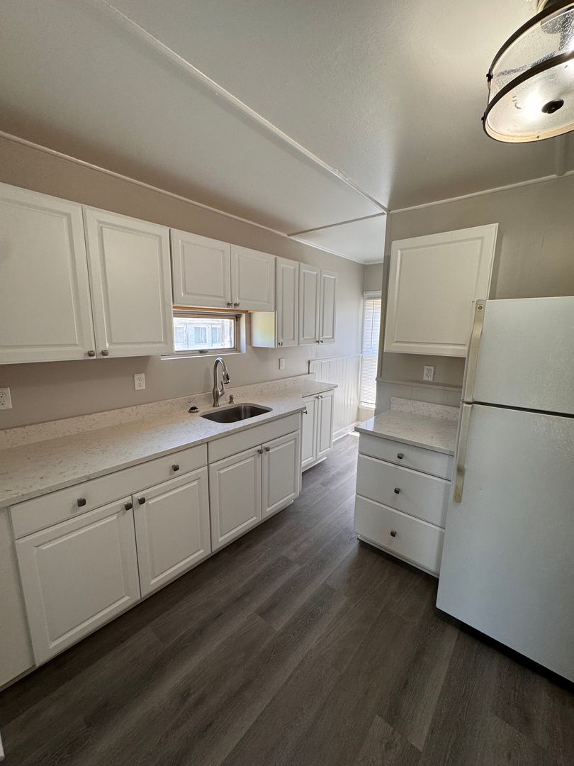 Wallingford Apartment: 76 Church St.