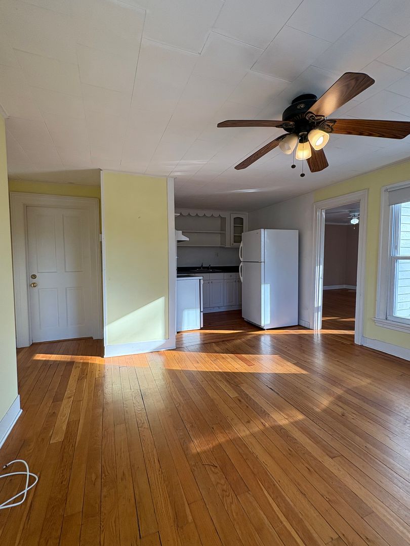 Deep River Apartment: 10 High Street