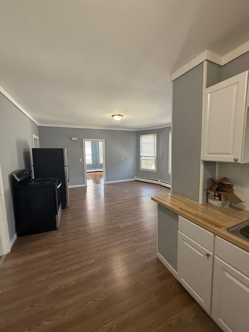 Middletown Apartment: 3 Omo Street