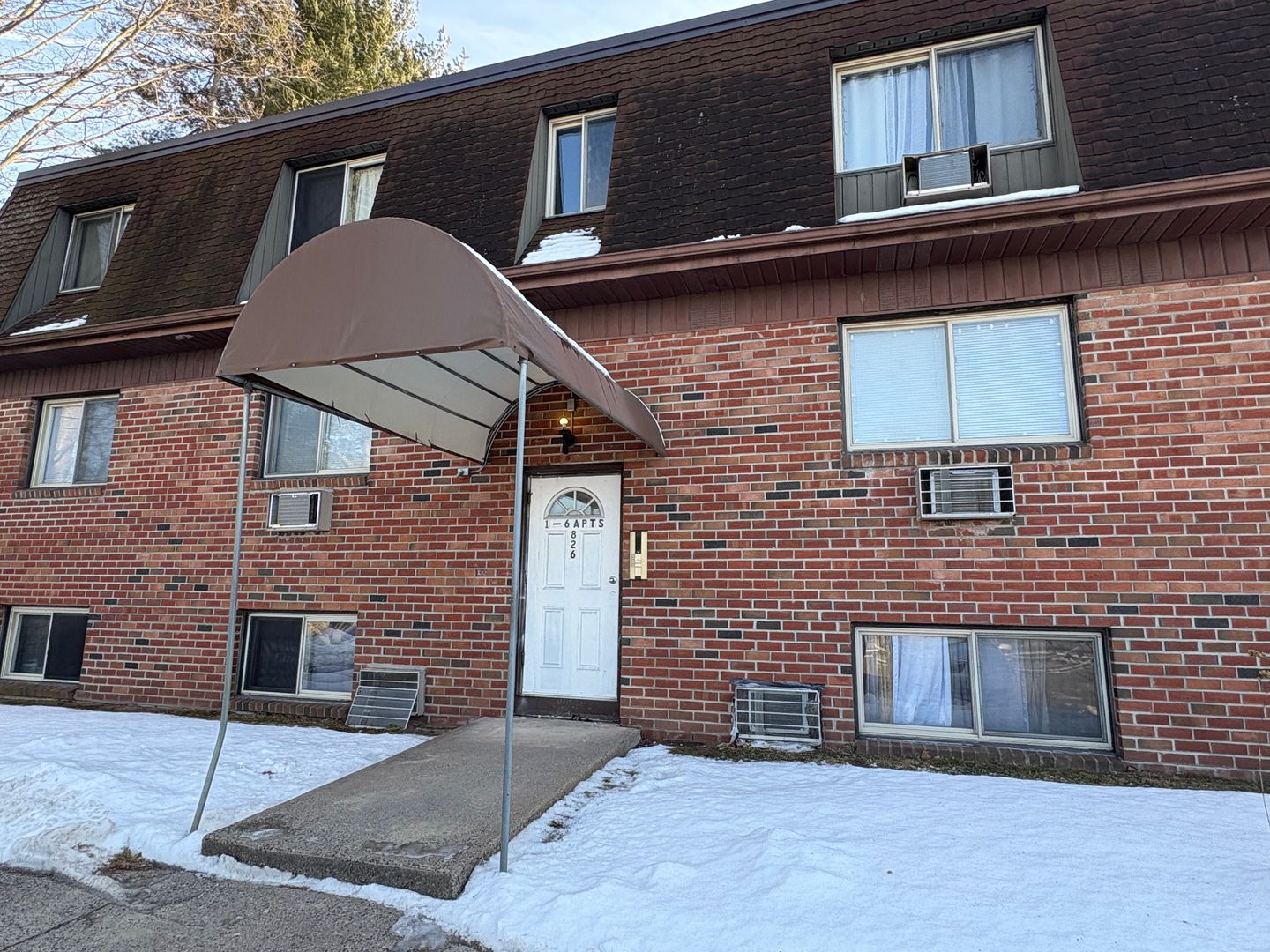 Bristol Apartment: 818-826 Pine Street