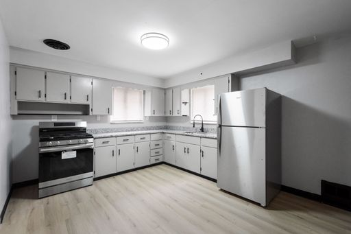 GORGEOUS 3 BEDROOM IN WHITE OAK FRESH OUT OF RENOVATION! FEATURING CENTRAL A/C & AVAILABLE DETACHED GARAGE!