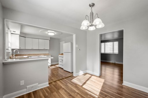 3 Bedroom in Brookline Available Now! – photo 1