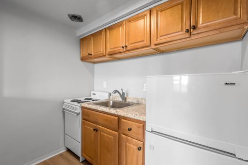 Bright 1 bedroom in Penn Hills available now! – photo 1