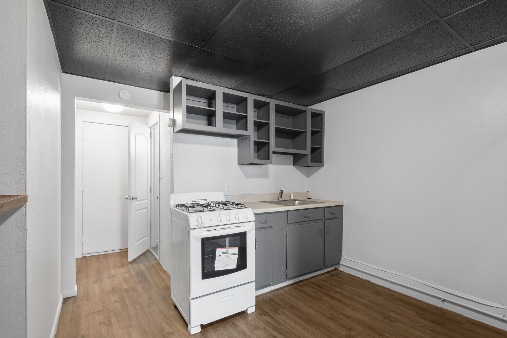 McDonald Apartment: 103 W Lincoln Avenue