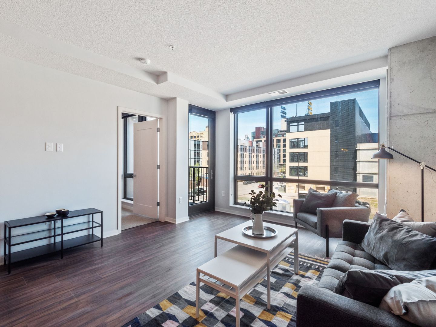 Minneapolis Apartment: 811 Washington Ave South