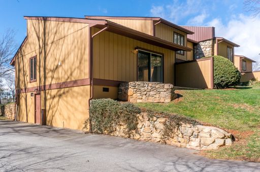 Charming Townhouse in Arden with Swimming Pool