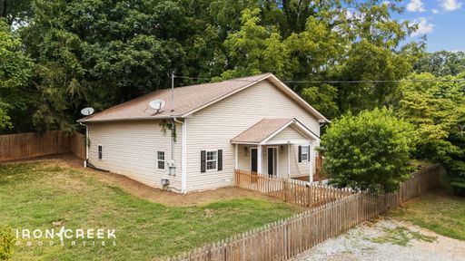 Updated One-Bedroom Duplex on a Spacious Lot in West Asheville – photo 1