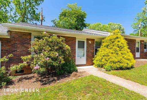 Two-Bedroom Apartment Near Downtown Black Mountain