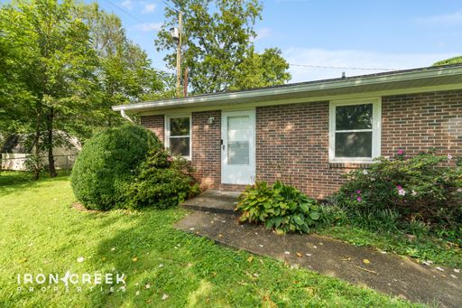Two-Bedroom Apartment Near Downtown Black Mountain