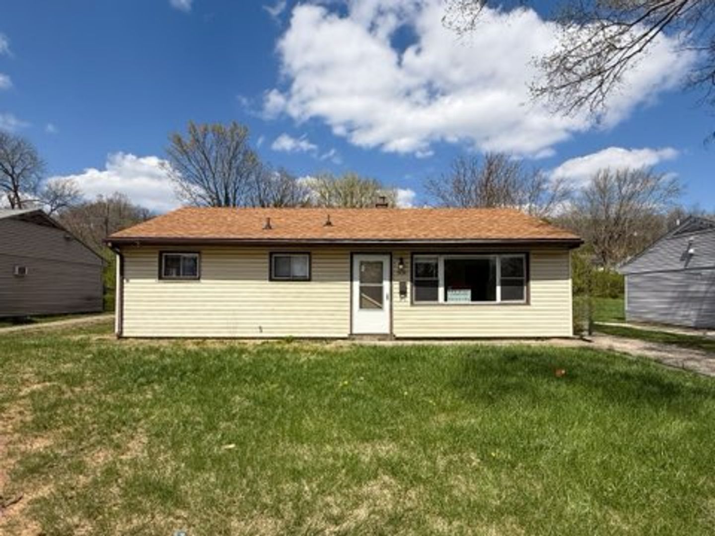 Dayton House: 3939 Nicholas Rd