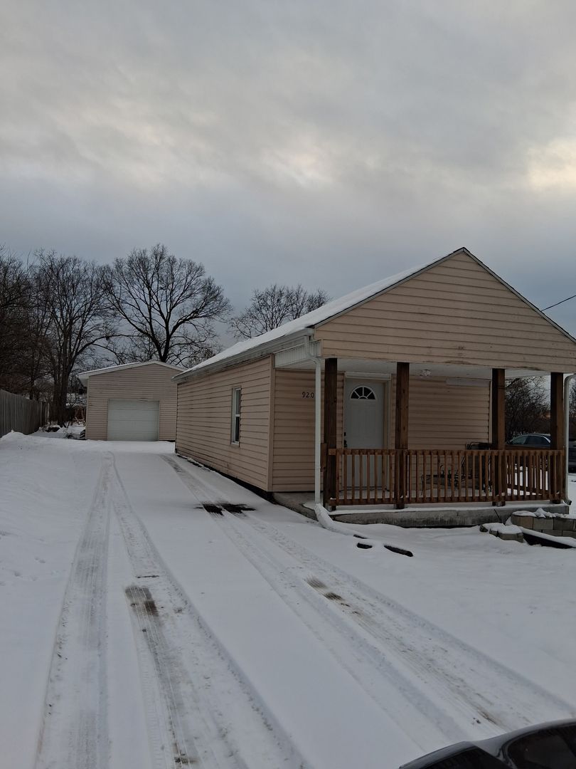 Miamisburg House: 920 Louis St.