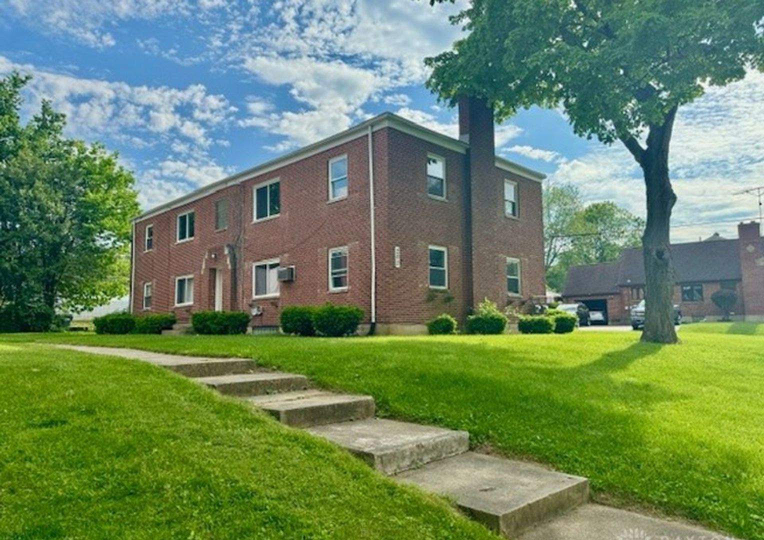 Dayton Apartment: 202 E Bruce Ave