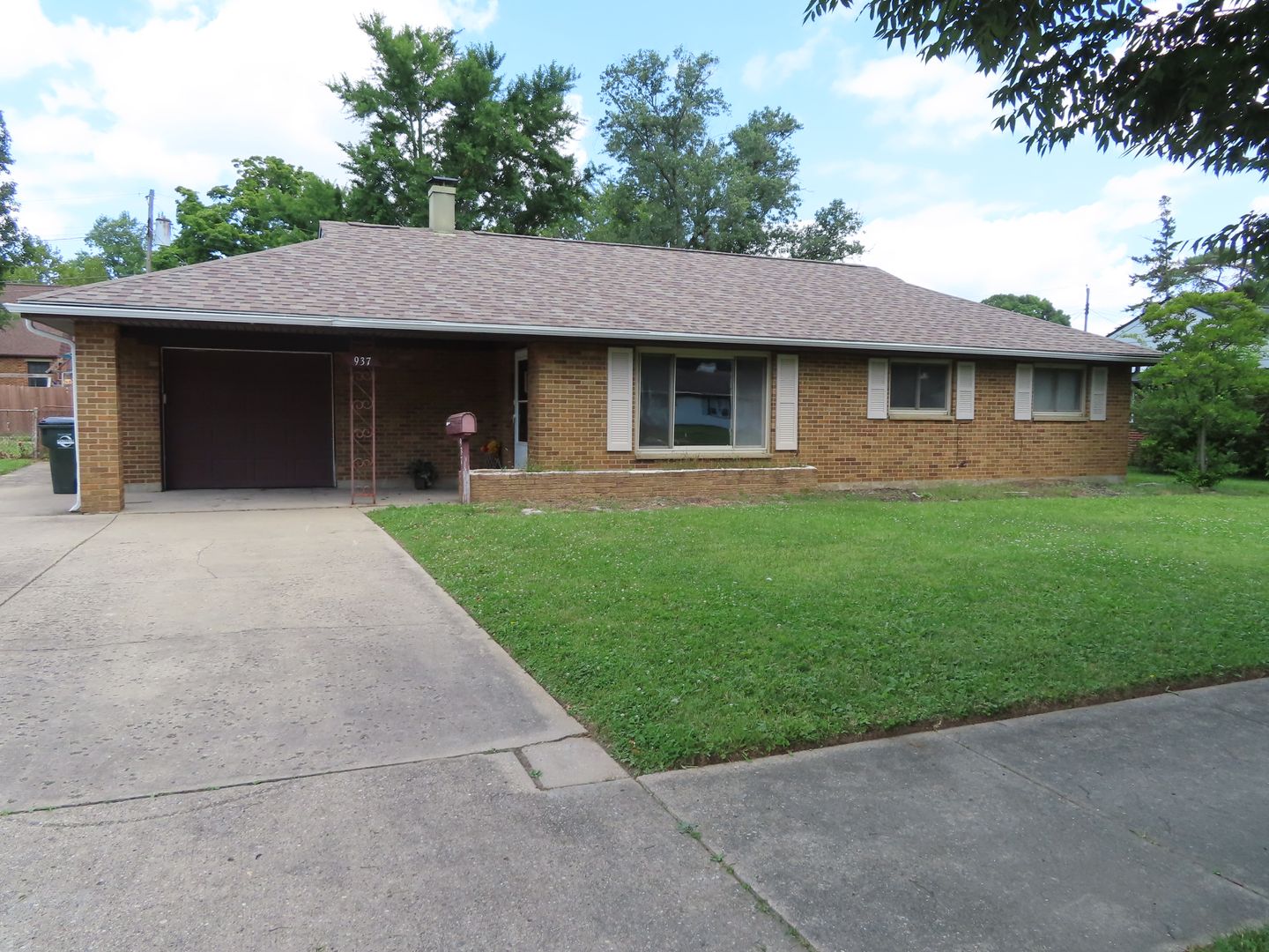 Kettering House: 937 E Stroop Rd