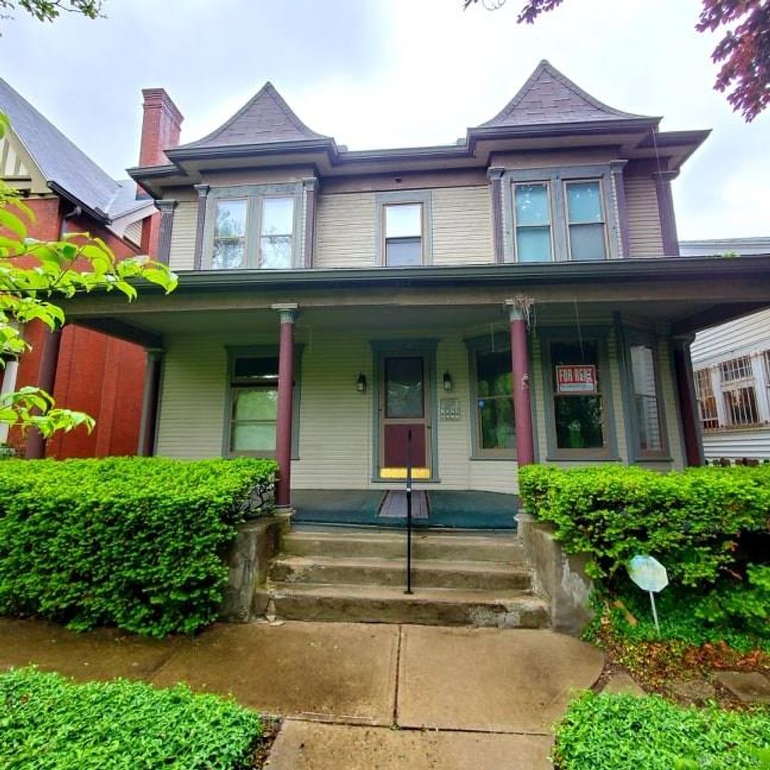 Dayton Apartment: 439 Grafton