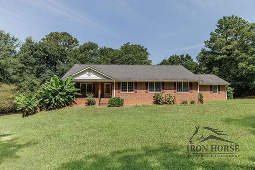 Beautiful Brick Ranch in Oconee County! – photo 1