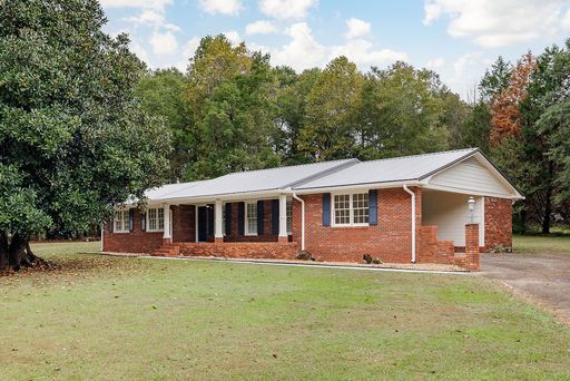 Charming Home in the Heart of Oconee County!