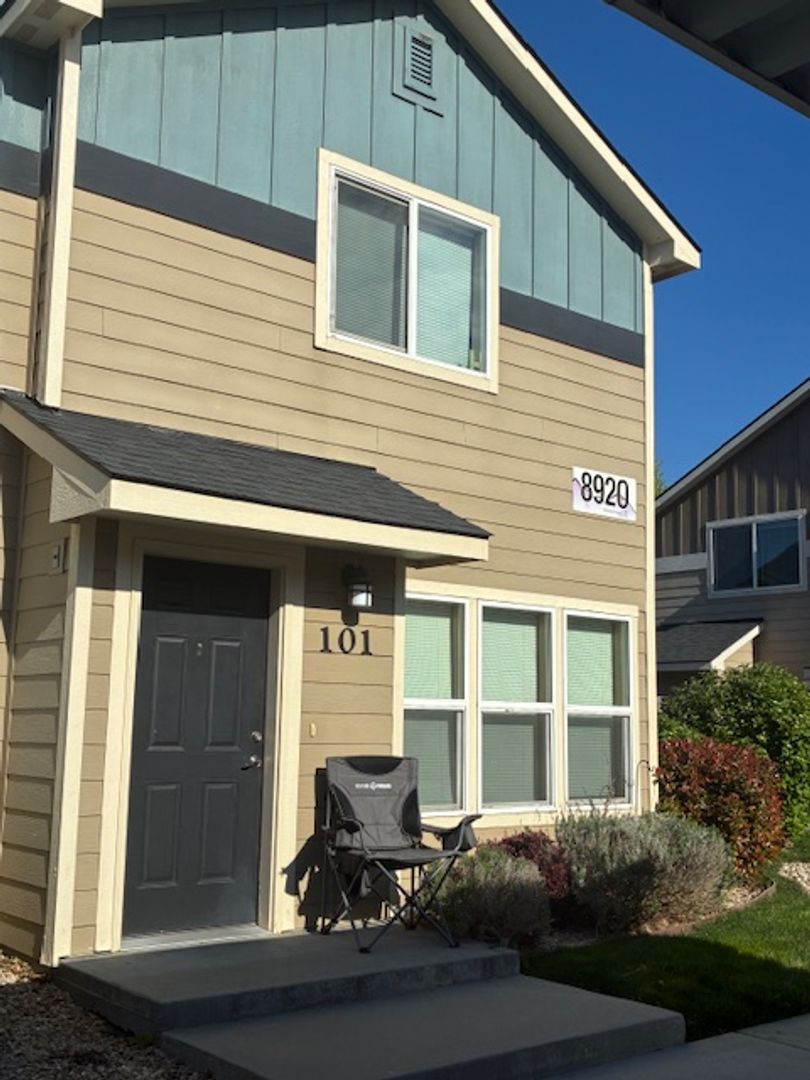 Boise Apartment: 8920 W. Shellie Ln.
