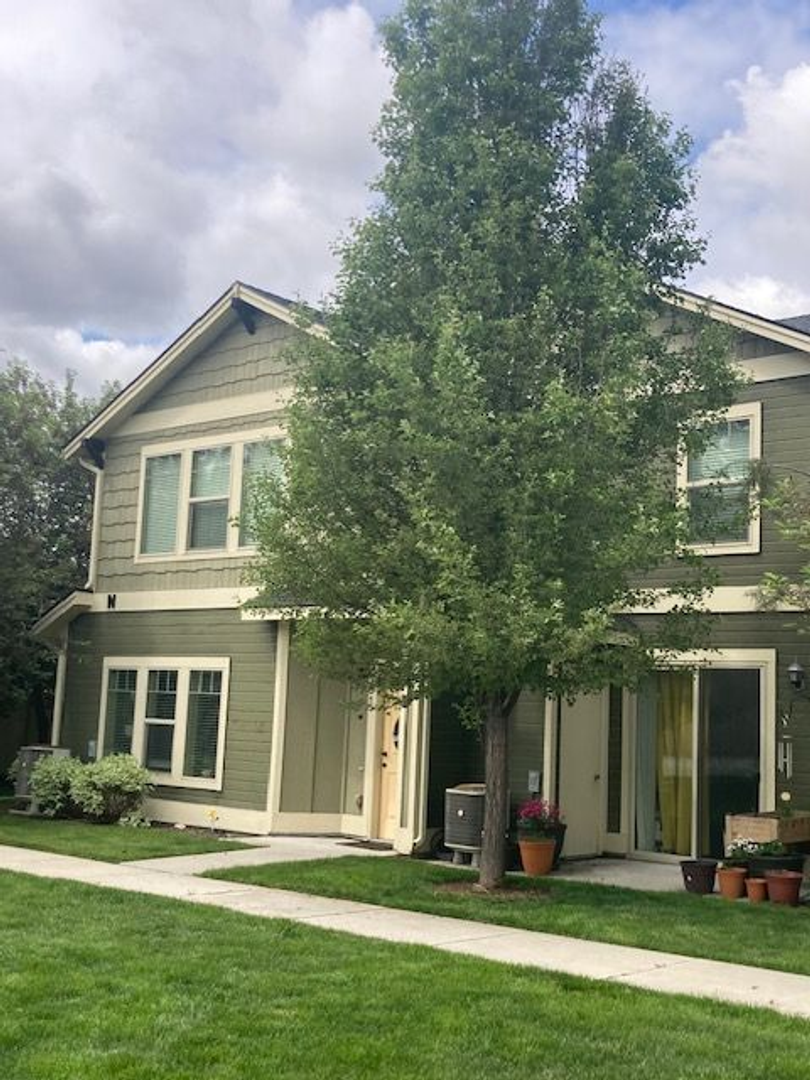 Meridian Apartment: 1530 W. Ann Taylor St.