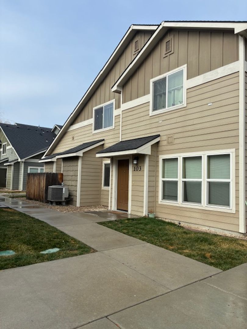Boise Apartment: 8930 W. Shellie Ln.