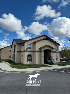 2/bed 2/bath First floor unit; close to I-84, pool, gym – photo 1