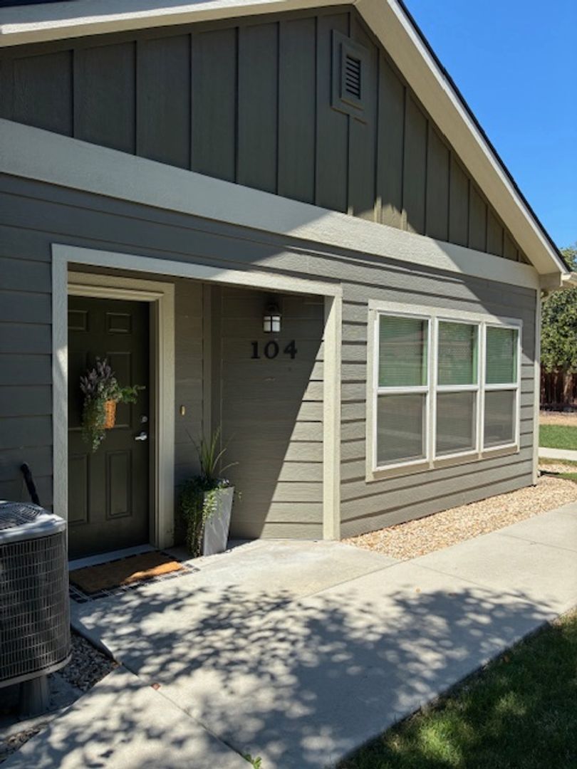 Boise Apartment: 8950 W. Shellie Ln.