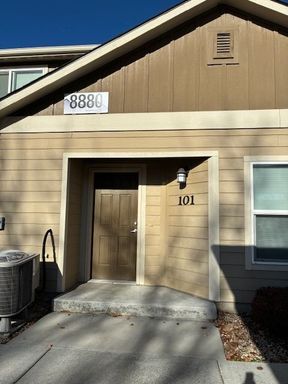 2bed 2bath Townhouse in Boise, all appliances included and covered parking – photo 1