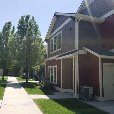 3bed/2bath Townhouse! All Appliances Included, Covered Parking, Onsite gym, Pool and Playground – photo 1