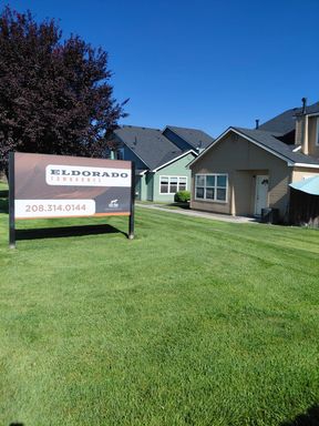 2bed/1.5 bath duplex w/attached garage, vaulted ceilings, W/D, and fireplace. – photo 1