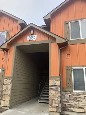 2bed/2bath, second floor, covered parking, all appliances included – photo 1